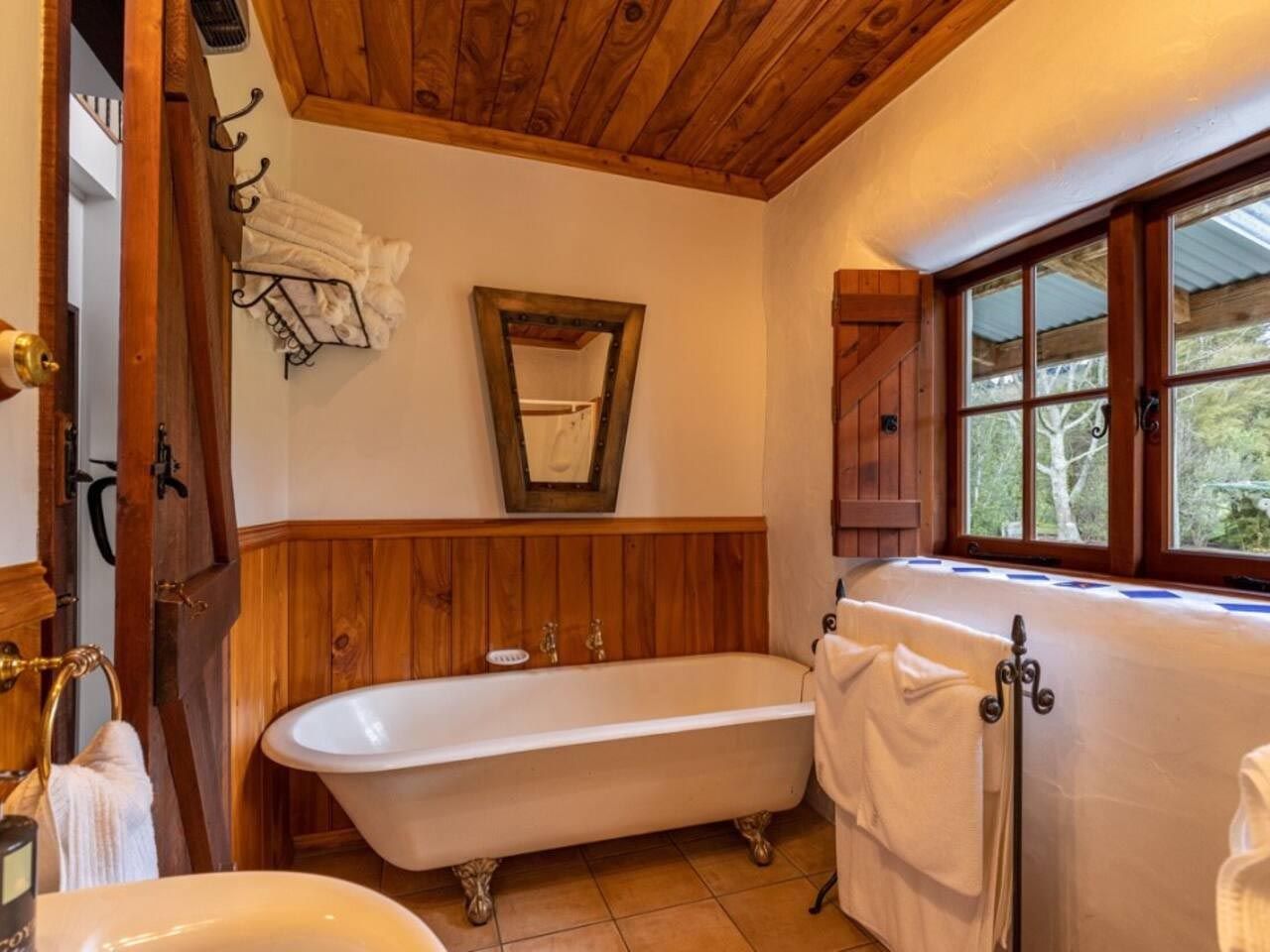 Self contained Luxury boutique Nelson accommodation